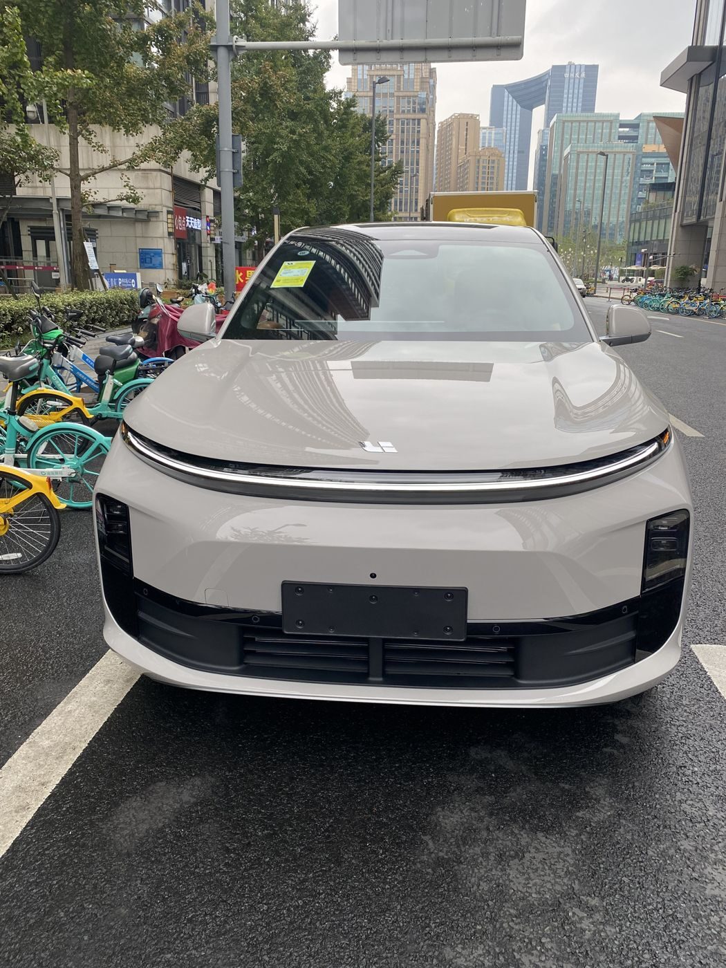 BBIN·宝盈集团 MEGA 高压纯电 MPV